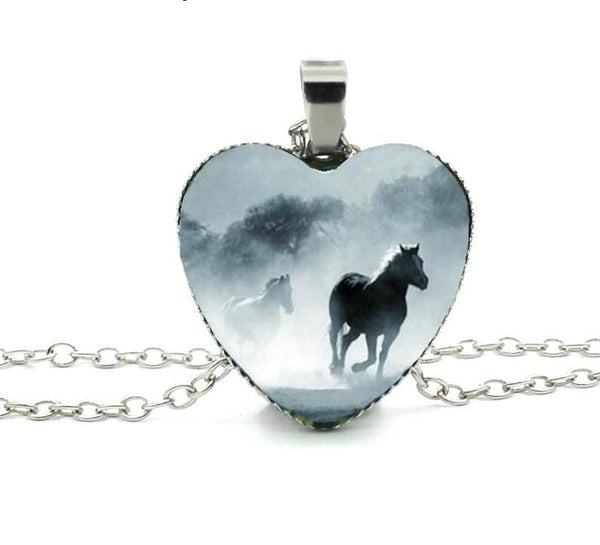 Collier Fantaisie en verre cheval galopant dans la brume - Pegasus-square