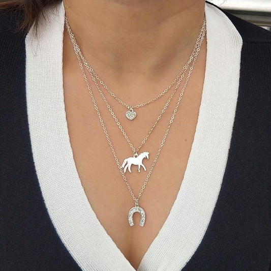 Pendentif 3 rangs : avec 3 figurines cheval, cœur et fer à cheval porte-bonheur. - Pegasus-square