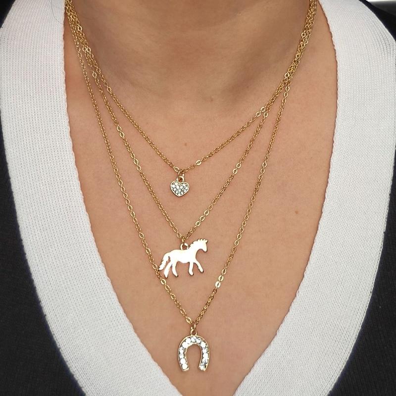 Pendentif 3 rangs : avec 3 figurines cheval, cœur et fer à cheval porte-bonheur. - Pegasus-square